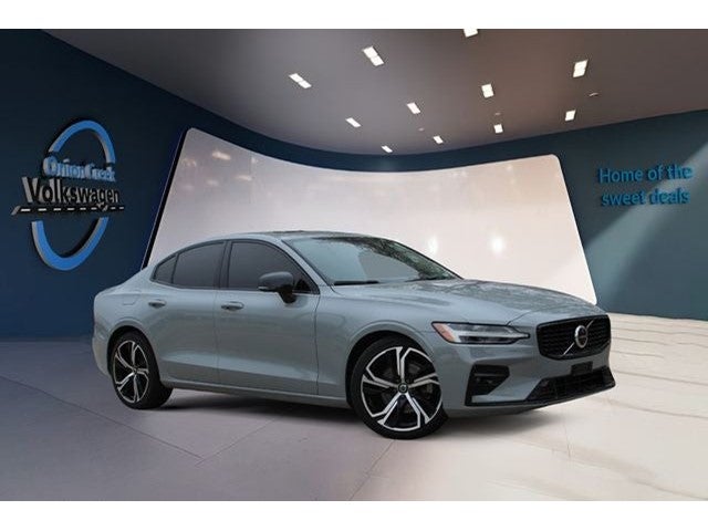 2024 Volvo S60 B5 Plus Dark Theme