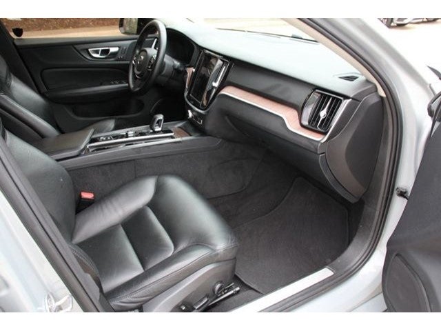 2024 Volvo S60 B5 Plus Dark Theme