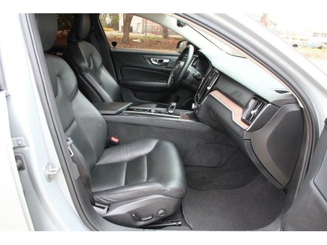 2024 Volvo S60 B5 Plus Dark Theme