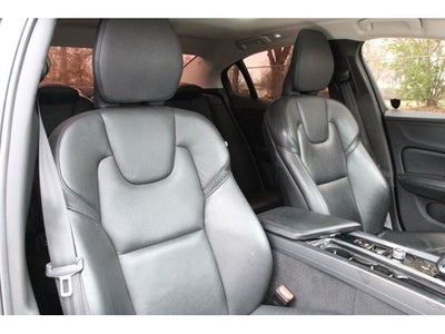 2024 Volvo S60 B5 Plus Dark Theme