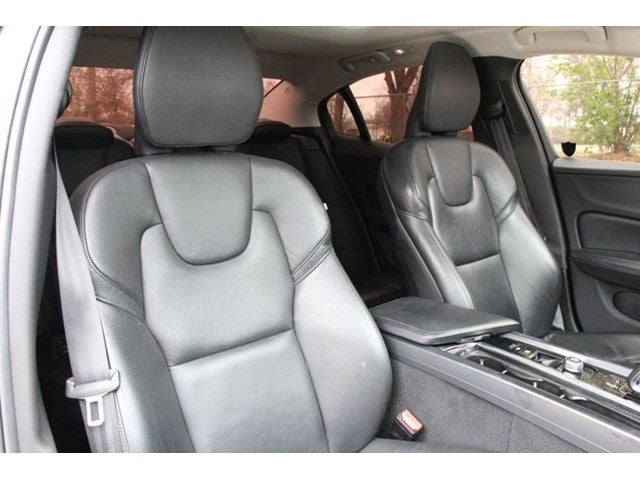 2024 Volvo S60 B5 Plus Dark Theme