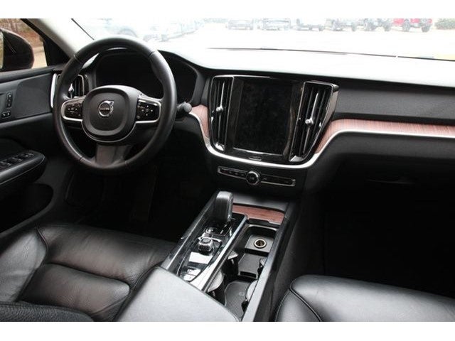 2024 Volvo S60 B5 Plus Dark Theme