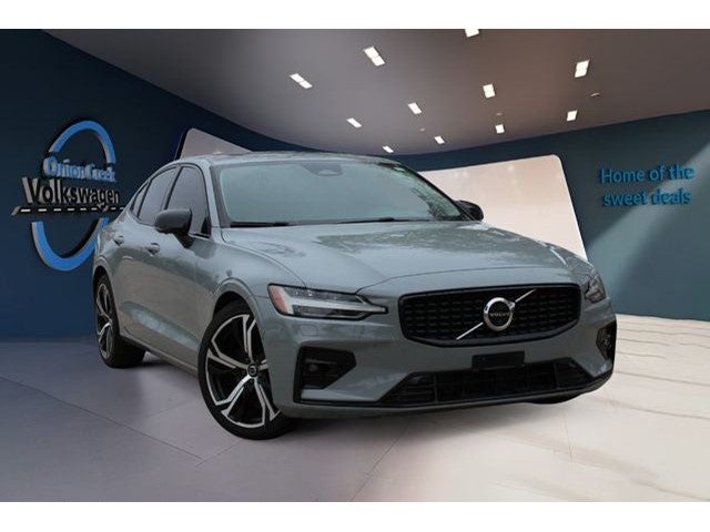 2024 Volvo S60 B5 Plus Dark Theme