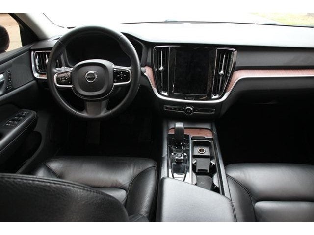 2024 Volvo S60 B5 Plus Dark Theme