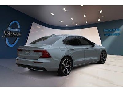 2024 Volvo S60 B5 Plus Dark Theme