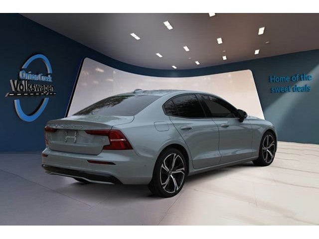 2024 Volvo S60 B5 Plus Dark Theme