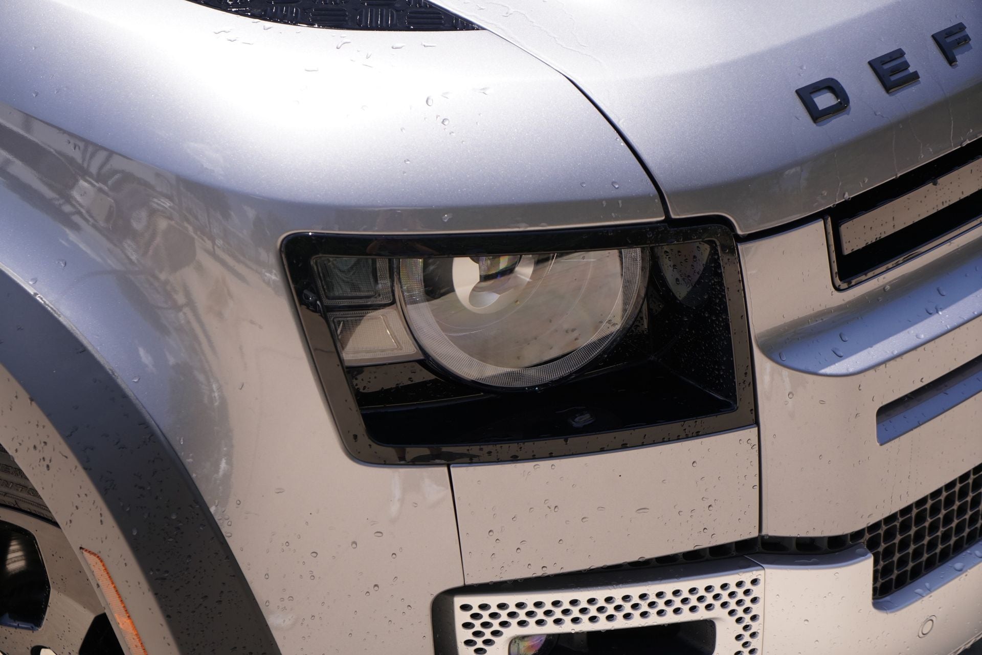 2023 Land Rover Defender 110 SE
