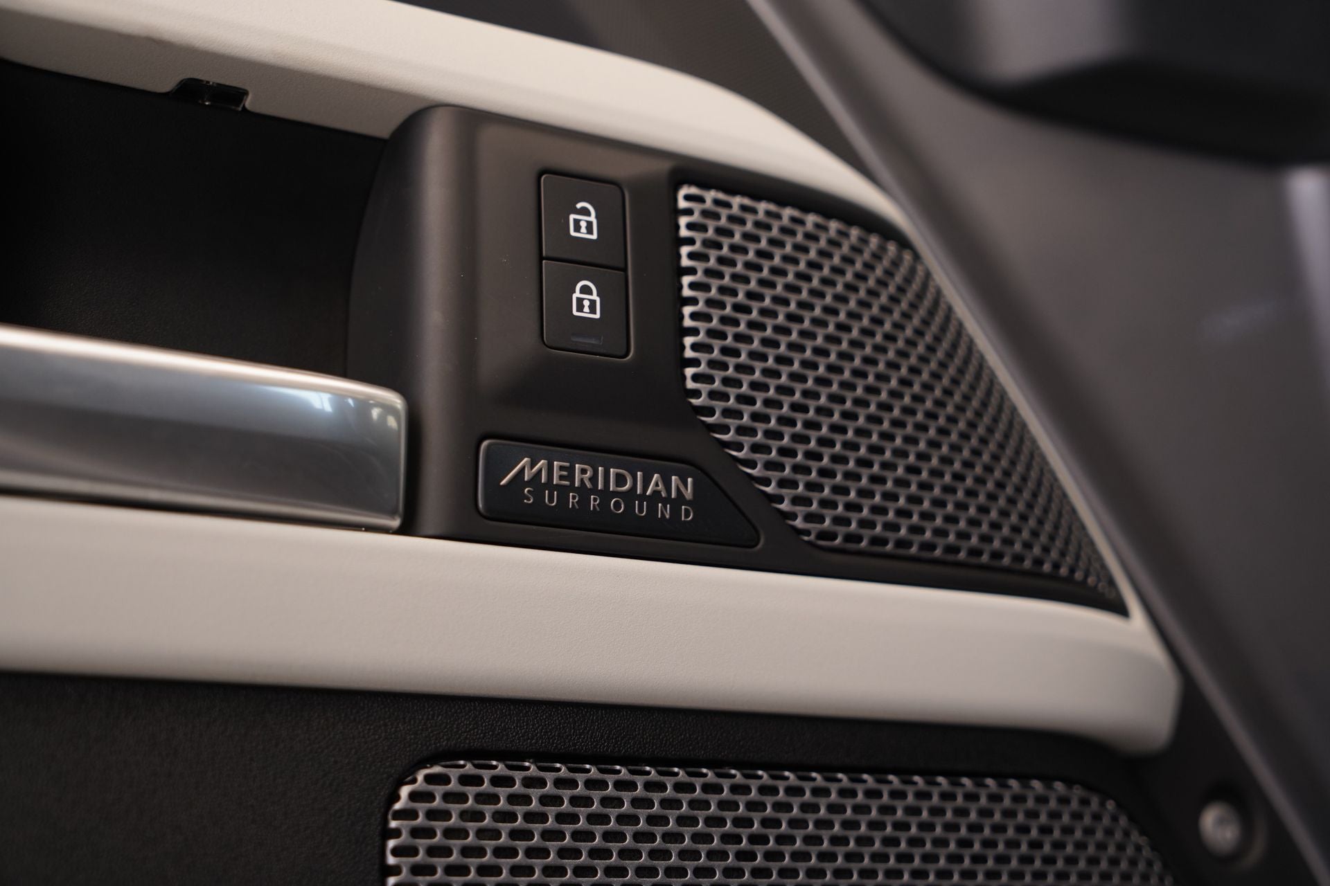 2023 Land Rover Defender 110 SE