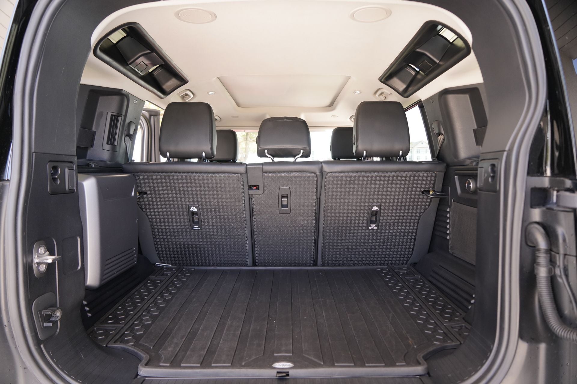 2023 Land Rover Defender 110 SE