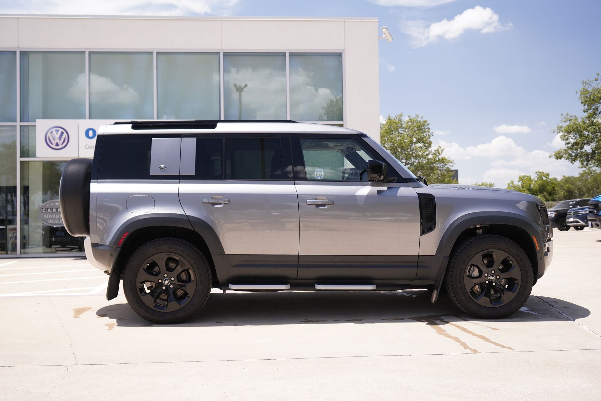 2023 Land Rover Defender 110 SE