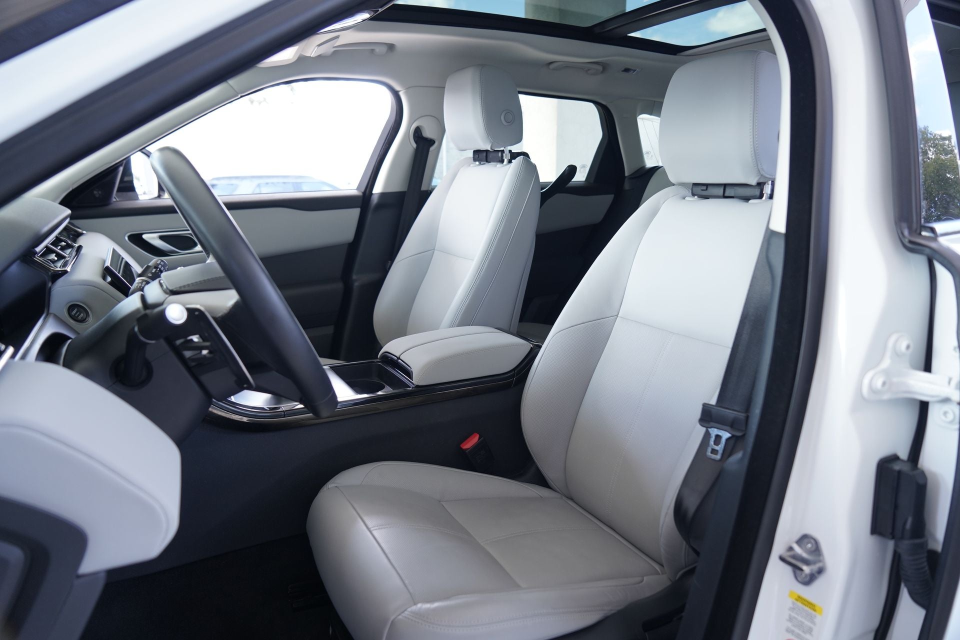 2025 Land Rover Range Rover Velar Dynamic SE