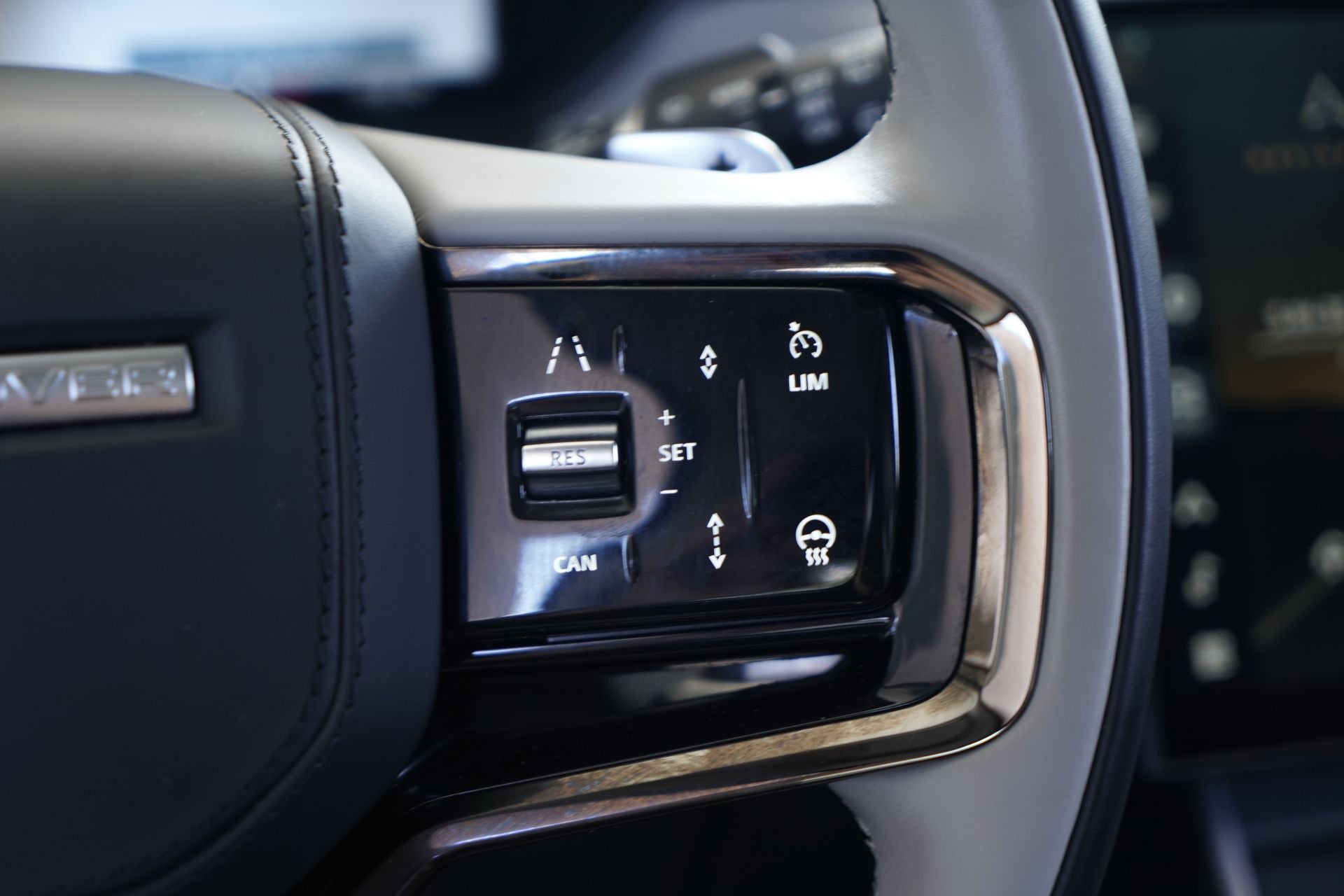2025 Land Rover Range Rover Velar Dynamic SE