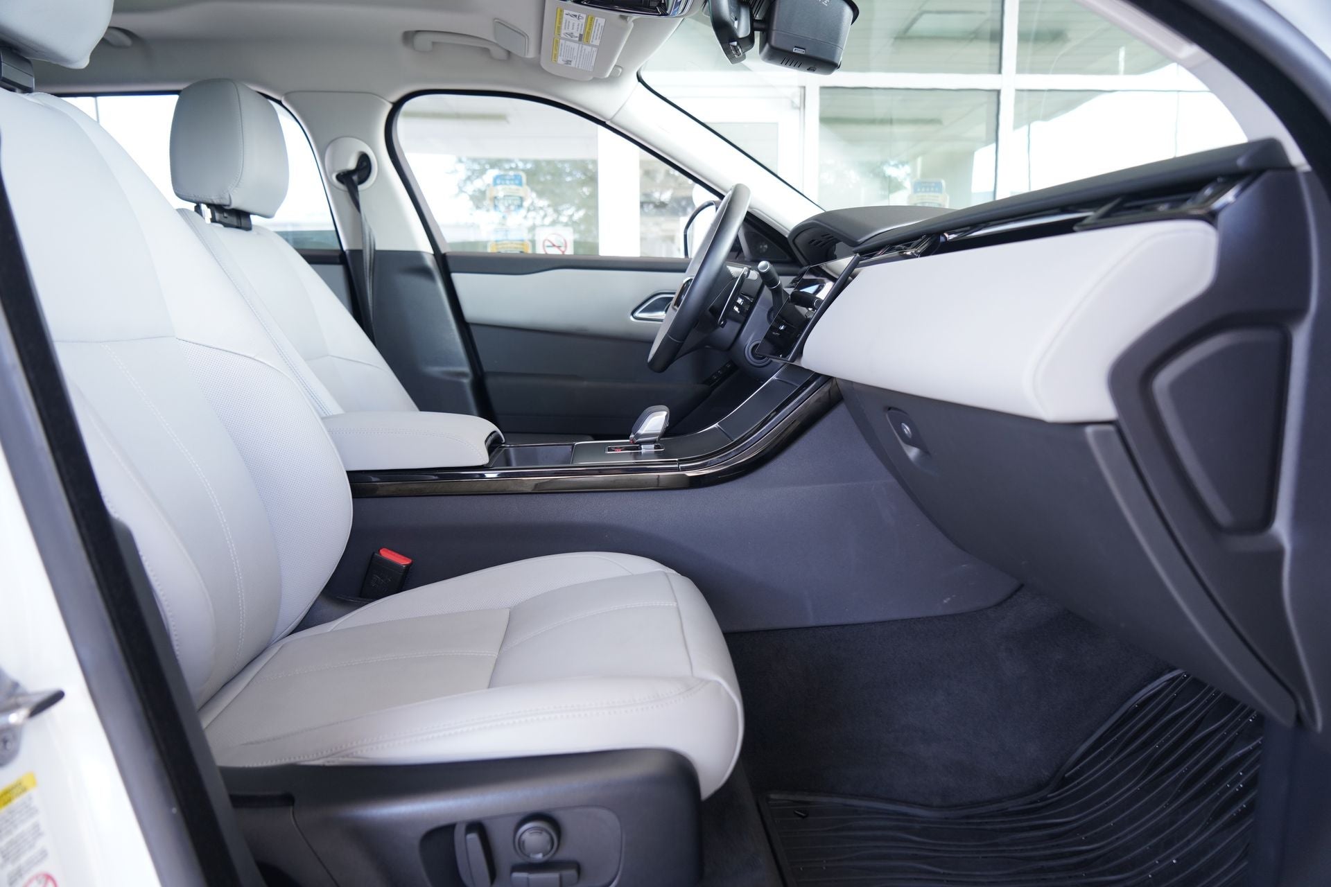 2025 Land Rover Range Rover Velar Dynamic SE