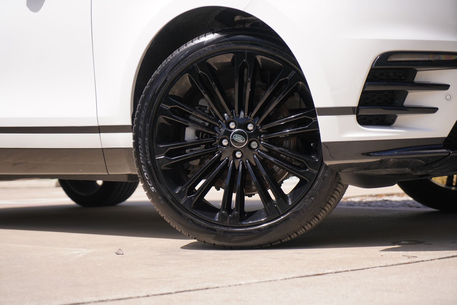 2025 Land Rover Range Rover Velar Dynamic SE