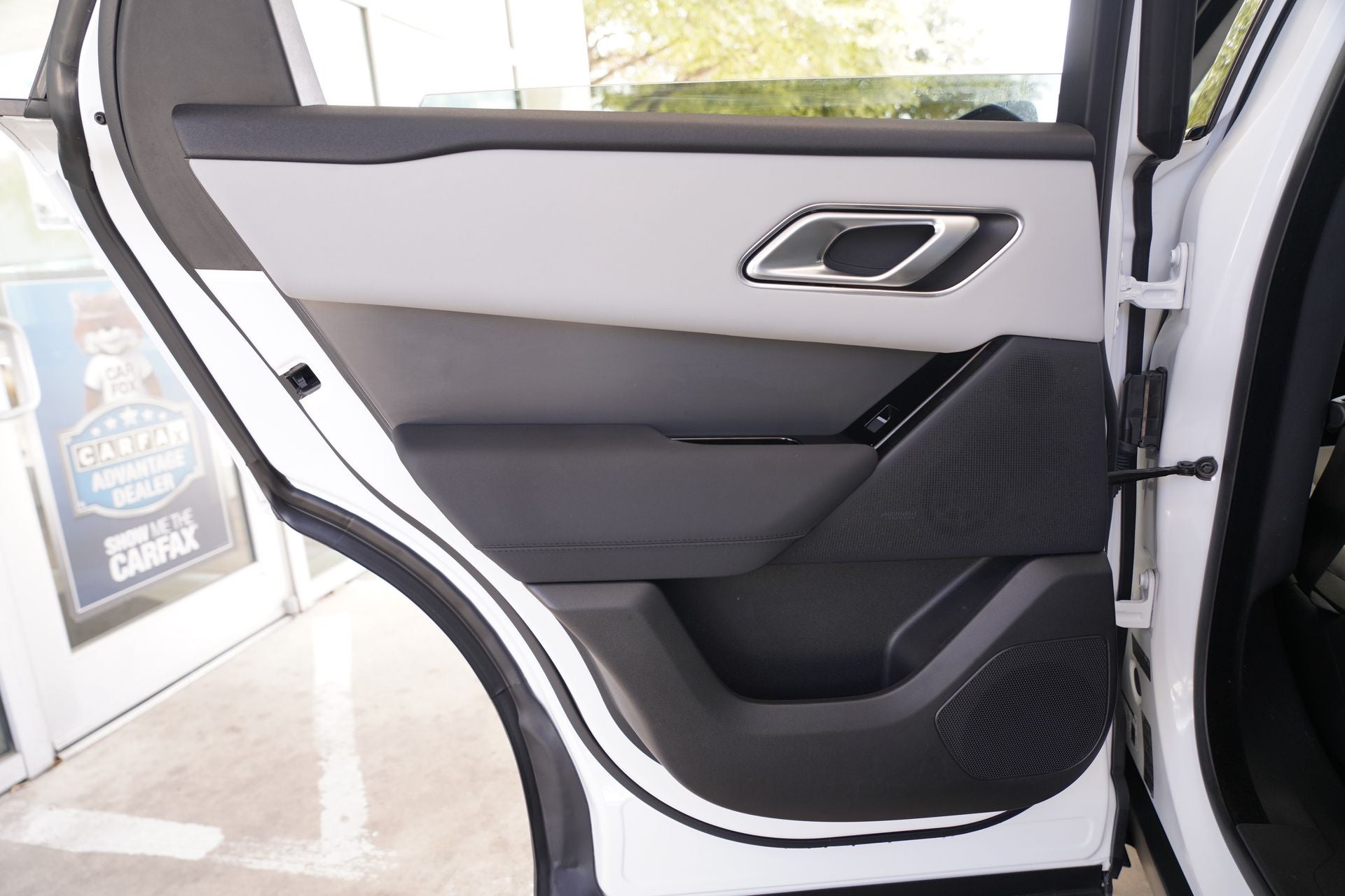 2025 Land Rover Range Rover Velar Dynamic SE
