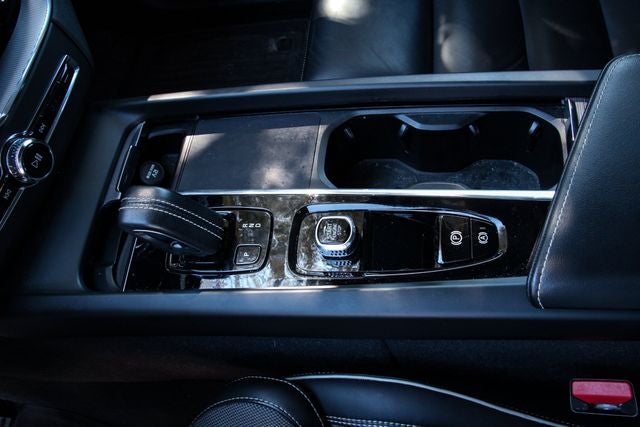 2022 Volvo XC60 Recharge Plug-In Hybrid T8 Polestar